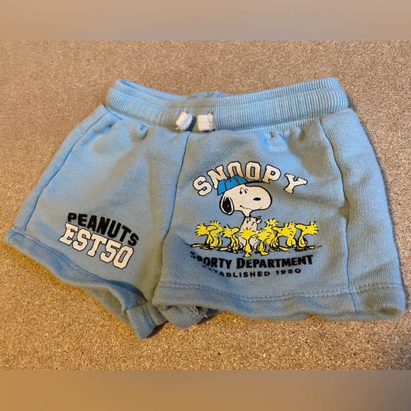 H&M baby Snoopy shorts - Picture 1 of 3